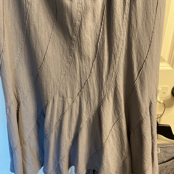 Shirt and skirt set. Elastic in waist is no longer stretchy
Price reduced - Picture 9 of 11